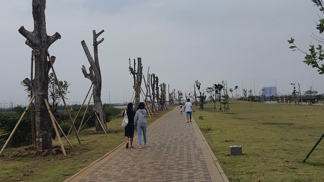 Melepas Penat di Pantai Pasir Putih PIK 2 | kumparan.com