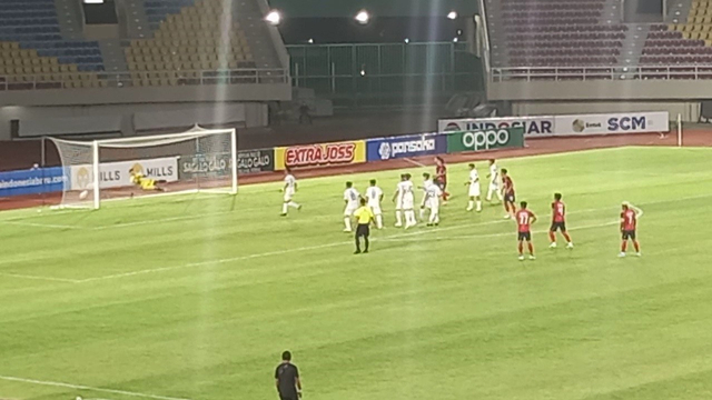 Salah satu momen dalam pertandingan AHHA PS Pati melawan Persijap di Stadion Manahan Solo.