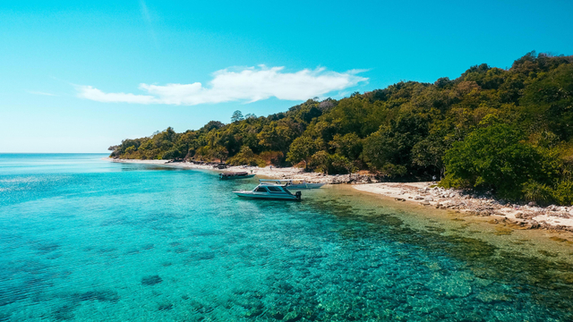 Keindahan Pulau Sumbawa. Foto: Shutterstock