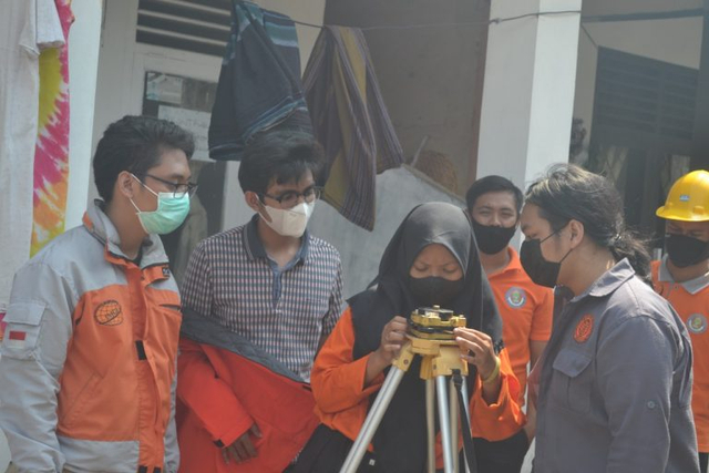 Mahasiswa Geomatika Itera Beri Pelatihan Drone Kepada Siswa SMK Geomatika Lampung dalam rangka Geomatics to School | Foto : Ist