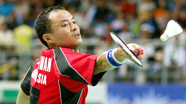 Tunggal putra Indonesia, Hendrawan, saat bertanding di Asian Games ke-14 di Busan, Korea Selatan, pada 13 Oktober 2002. Foto: YOSHIKAZU TSUNO / AFP
