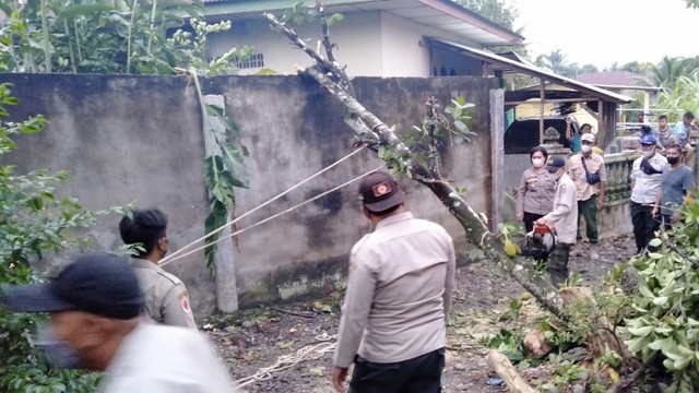 63 Rumah Di Kota Binjai Rusak Diterjang Angin Puting Beliung | Kumparan.com