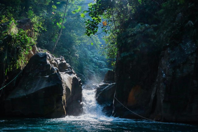 Curug Cibaliung di Sentul. Foto: Democracy Efraim Ardin/shutterstock