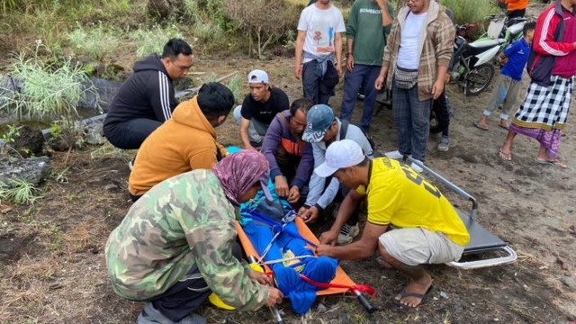 Evakuasi jenazah warga As yang terjatuh di Gunung Batur, Bangli - IST