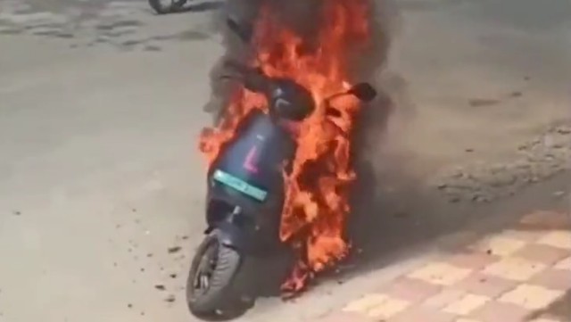 Baterai Cacat Jadi Penyebab Sejumlah Skuter Listrik di India Mudah Terbakar (18599)