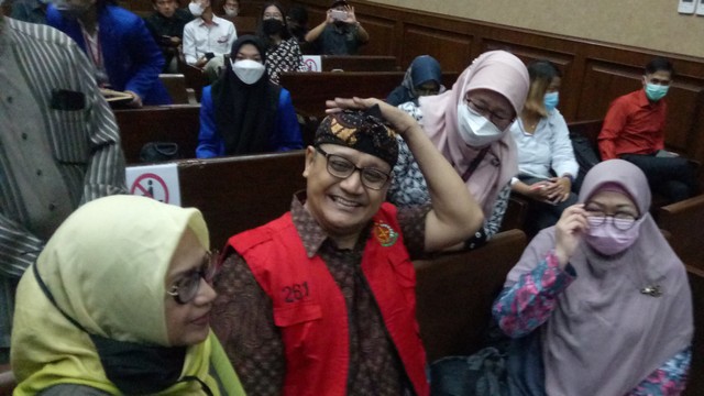 Terdakwa Kasus 'Tempat Jin Buang Anak' Edy Mulyadi di Pengadilan Negeri Jakarta Pusat. Foto: Aprilandika Pratama/kumparan