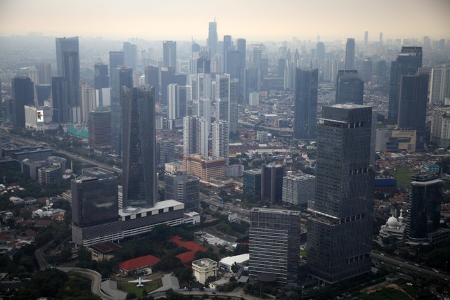 Suasana gedung bertingkat di Jakarta, Minggu (1/5). Foto: Aditia Noviansyah/kumparan