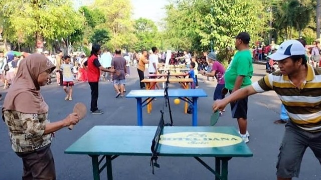 Warga beraktivitas di CFD Jalan Slamet Riyadi, Solo. FOTO: Dok Instagram @dishubsurakarta