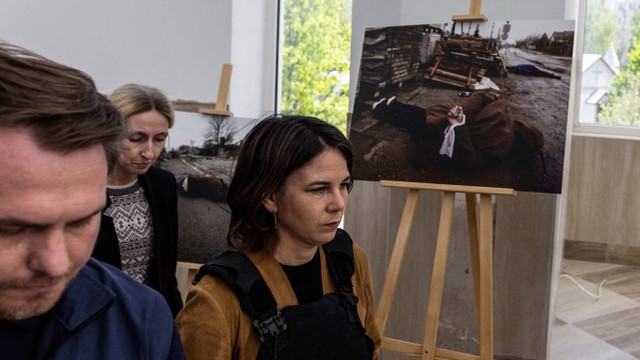 Foto: Menlu Jerman Annalena Baerbock Kunjungi Kota Bucha, Ukraina (200065)