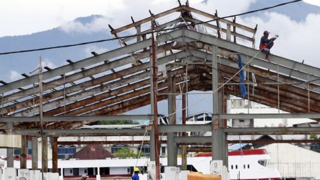 Pembangunan pasar bersehati di Kota Manado menggunakan pinjaman dana Pemulihan Ekonomi Nasional (PEN).