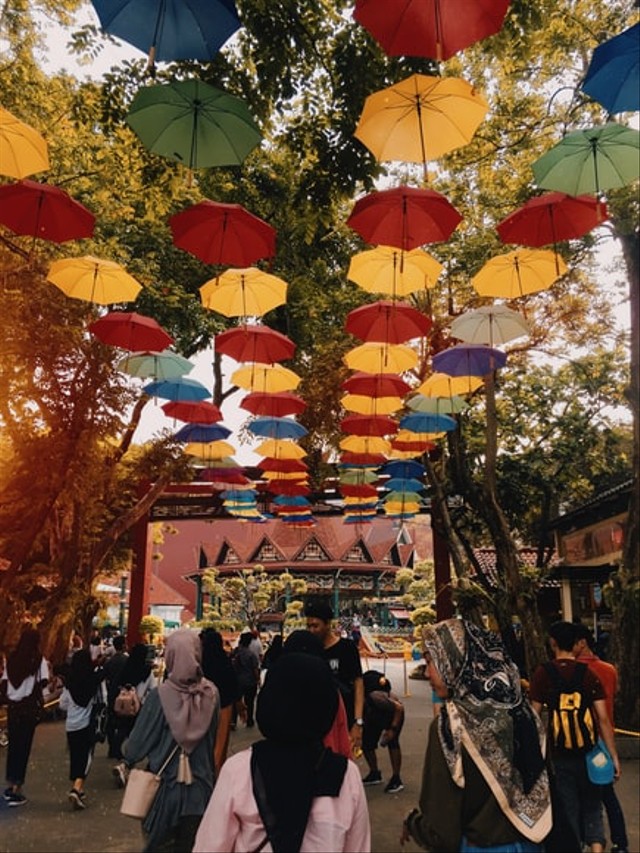 Tempat Menarik di Jakarta , https://unsplash.com/@rachmaiaia