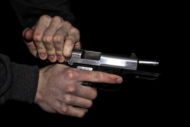 Serang Polisi Pakai Tombak, Seorang Penjambret di Jambi Ditembak hingga Tewas (145251)