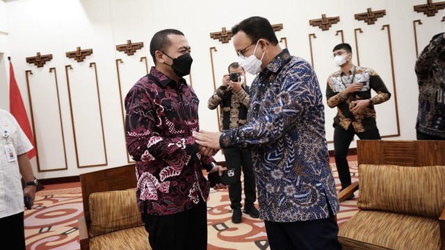 Wagub Sumbar Audy Joinaldy bertemu Gubernur DKI Jakarta Anies Baswedan di sela-sela Rapat Kerja Nasional (Rakernas) APPSI 2022 di Bali, pada Selasa (10/5/2022).  Foto: Pemprov Sumbar