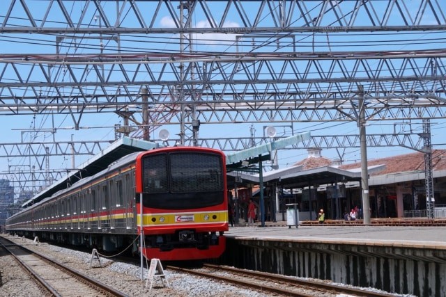 KRL Commuterline. Foto: Fanny Kusumawardhani/Kumparan