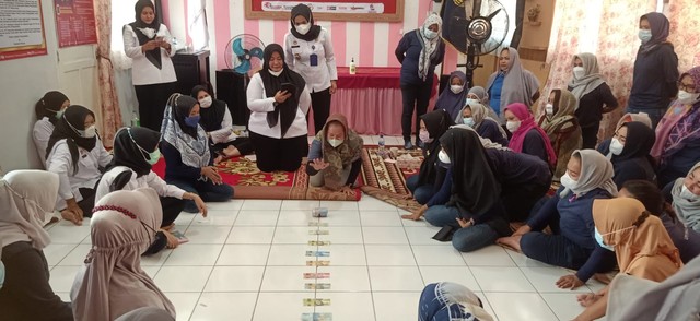 Petugas Lapas Perempuan Palembang Kemenkumham Sumsel Bermain Game dengan WBP (76686)