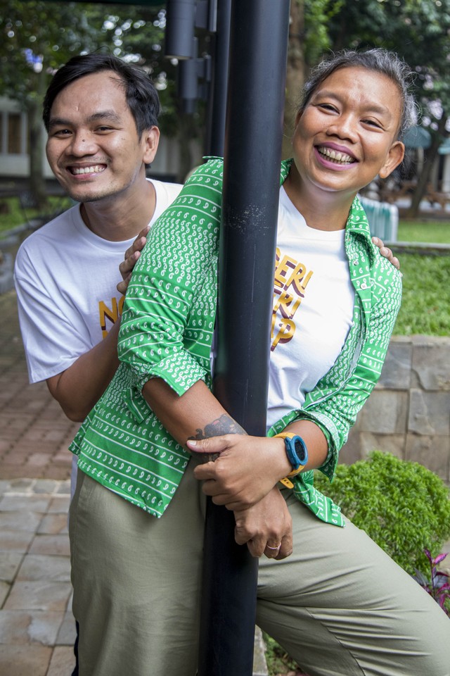 Sutradara, Bene Dion Rajagukguk (kiri) foto dengan Tika Panggabean. Foto: Aditia Noviansyah/kumparan