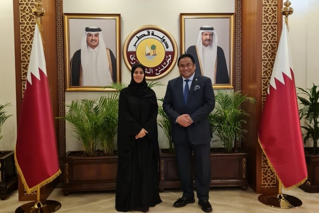 Wakil Ketua DPR RI Rachmat Gobel berdialog dengan Wakil Ketua DPR Qatar, Hamda binti Hassan Al Sulaiti. Foto: Dok. Istimewa