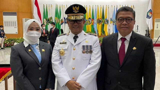 Akmal Malik (tengah), penjabat sementara Gubernur Sulawesi Barat. Foto: Dok. Istimewa