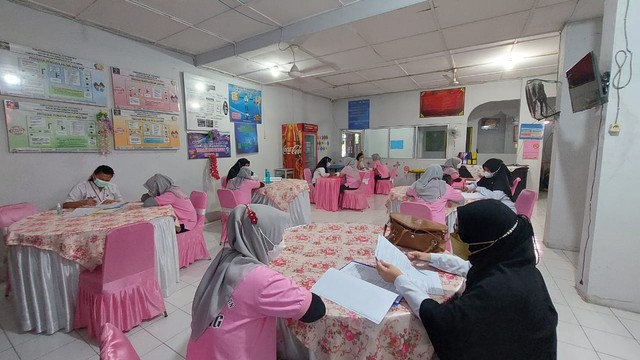 BNN Provinsi Sumsel Memberikan Assesment Lanjutan pada Peserta Rehabilitasi di Lapas Perempuan Palembang, Palembang, Kamis (12/05). Foto: Humas LPP