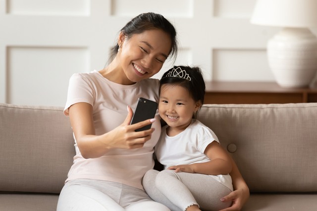 5 Tips agar anak tetap aman dan nyaman saat internetan. Foto: Shutterstock