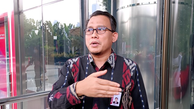 Juru bicara KPK Ali Fikri di Gedung Merah Putih KPK, Jakarta, Kamis (12/5/2022). Foto: Aprilandika Pratama/kumparan