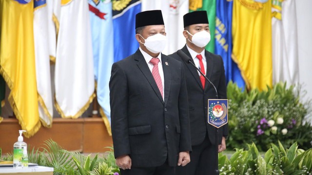 Menteri Dalam Negeri (Mendagri) Tito Karnavian lantik 5 PJ Gubernur di Gedung Kementerian Dalam Negeri, Jakarta, Kamis (12/5/2022). Foto: Kemendagri