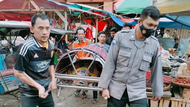 Seorang Lansia Meninggal Mendadak saat Berbelanja di Pasar Induk Kota Serang (216560)