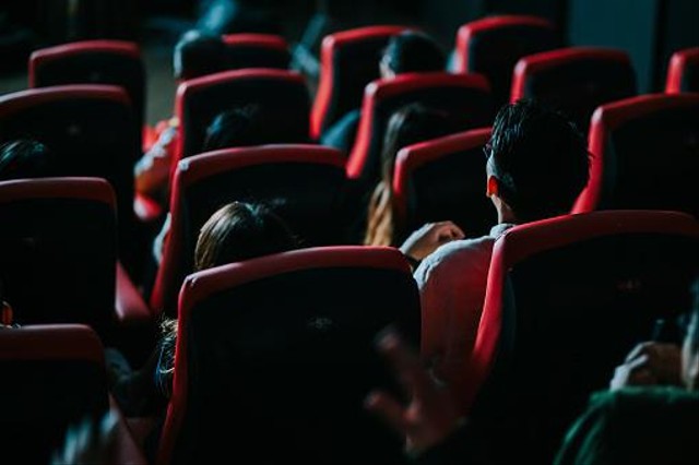 Bolehkah Ibu Hamil Nonton Bioskop? Ini Penjelasan Lengkapnya (156101)