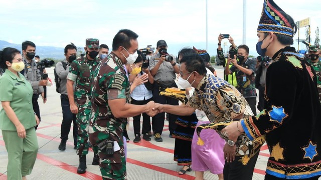 Panglima kepada Gubernur Sulteng: TNI Ada TMMD, Pemda Dapat Memanfaatkannya. Foto: Pemda Sulteng