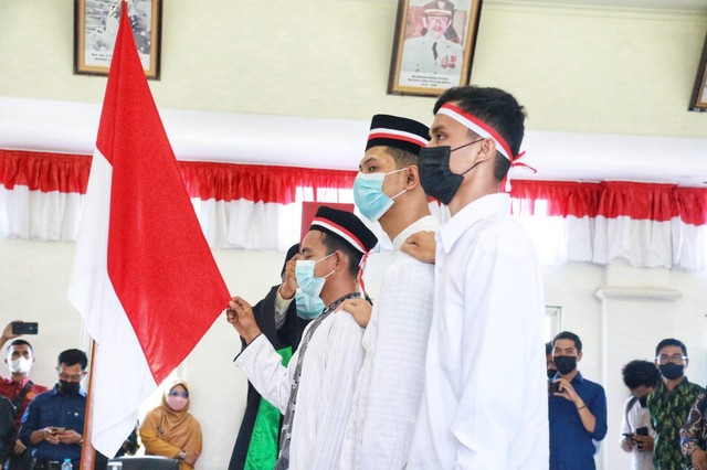 Acara pencabutan bai'at jaringan anggota NII di Sumatera Barat secara massal yang dilansungkan di Kantor Bupati Limapuluh Kota, Kamis 12 Mei 2022. Foto: Humas Pemprov