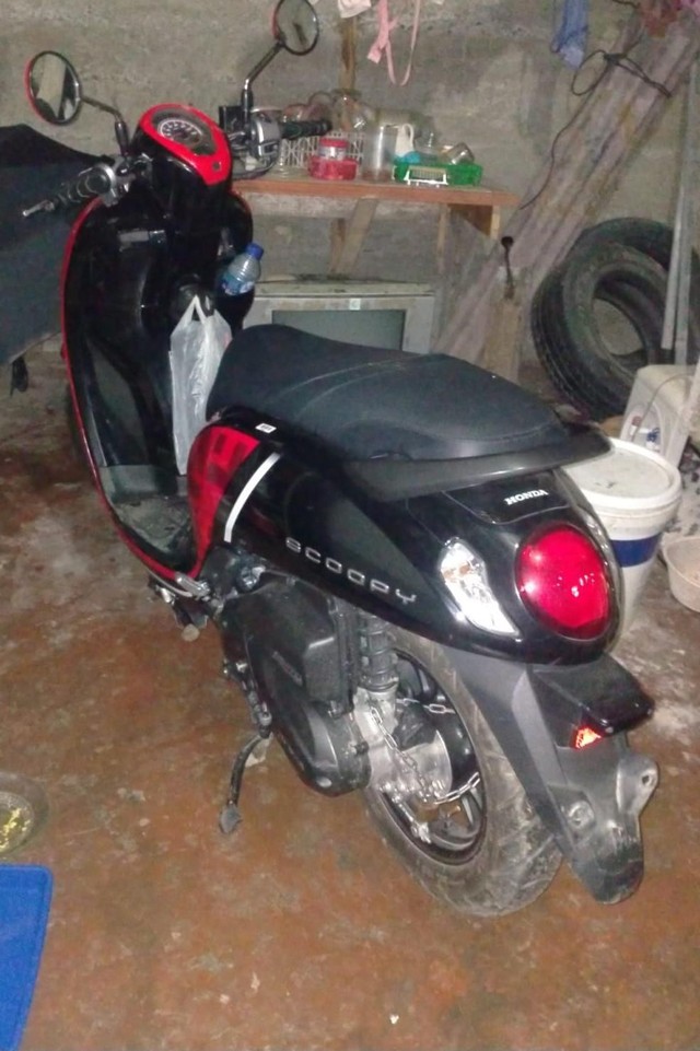 Sepeda motor milik mahasiswi yang sempat hilang dicuri dan lalu ditemukan dalam sebuah rumah di Aceh Barat. Foto: Siti Aisyah/achekini