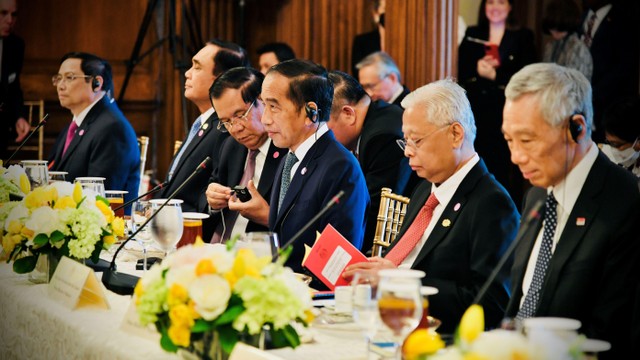 Jokowi Singgung Perang Ukraina saat Pertemuan Pemimpin ASEAN dengan Ketua DPR AS (3247)