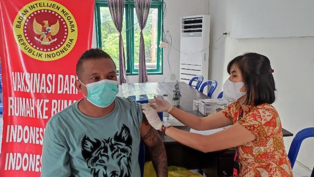 Vaksinasi oleh BIN Daerah Sulawesi Utara bersama Dinas Kesehatan dan stakeholder terkait 
