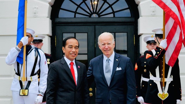 Presiden Joko Widodo berfoto bersama Presiden Amerika Serikat Joe Biden di Gedung Putih, Amerika Serikat. Foto: Biro Pers Sekretariat Presiden