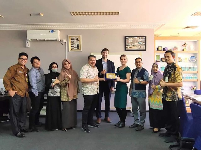 Asisten Pemerintahan Setdako Batam, Yusfa Hendri, menerima kunjungan perwakilan kedutaan AS. (Foto: Humas Pemko Batam)