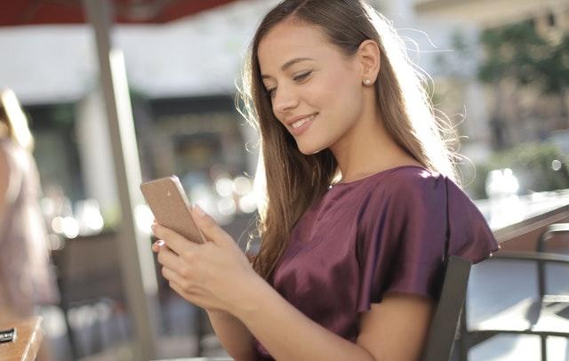 Pulsa telkomsel berkurang sendiri 2022