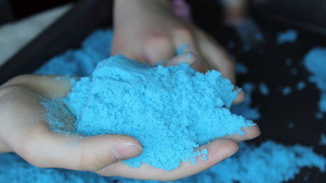 Cara Membuat Pasir Ajaib dan Slime Kinetic Sand dengan Bahan-Bahan Dapur (26970)