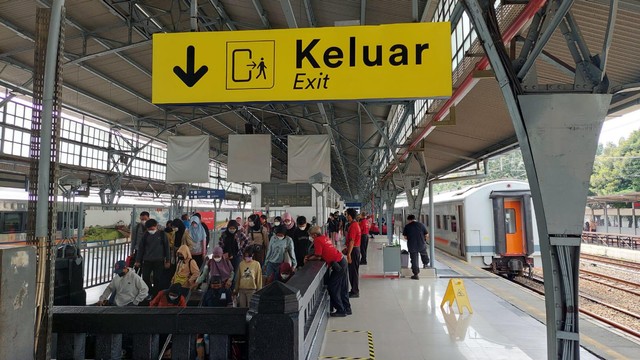 Situasi Stasiun Pasar Senen, Jumat (13/5/2022), menjelang long weekend libur Waisak. Foto: KAI DAOP 1