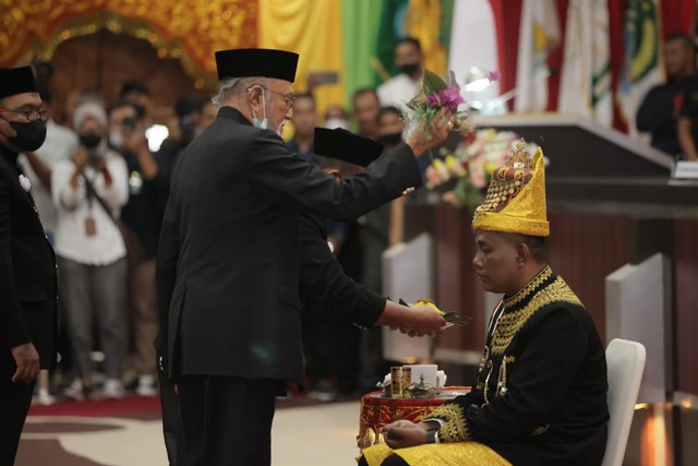 Pemutaran Film Perang GAM-TNI Warnai Pelantikan Ketua DPR Aceh  (64031)