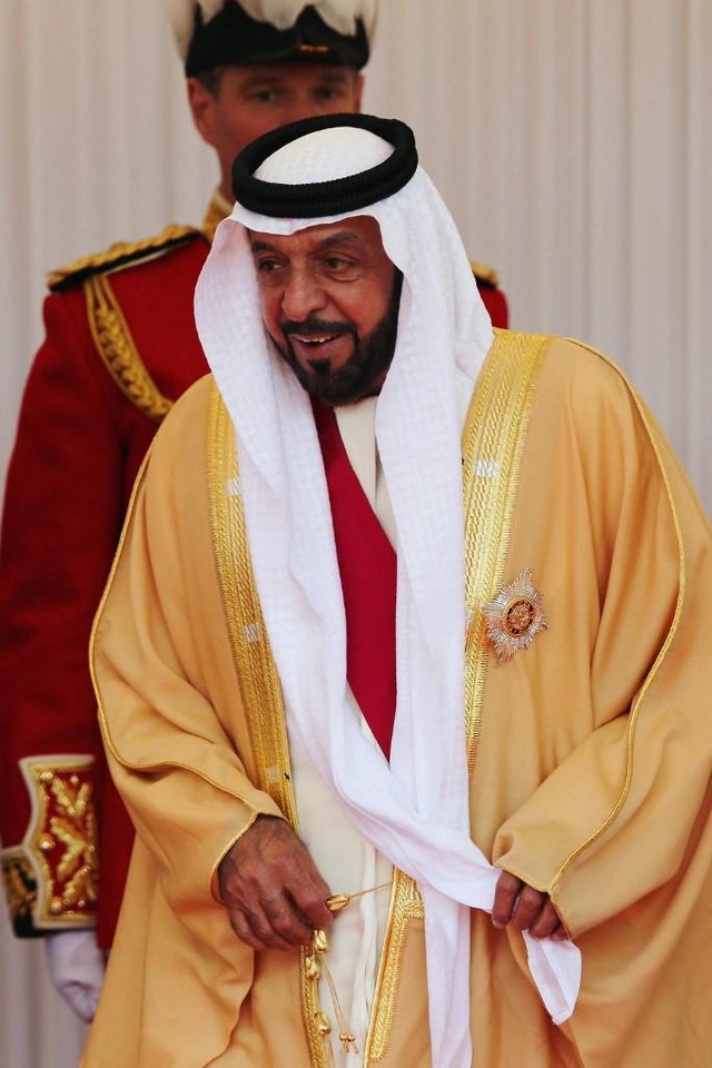 Presiden UEA Sheikh Khalifa bin Zayed al-Nahyan menghadiri upacara penyambutan untuk kunjungan kenegaraannya di halaman Kastil Windsor, Berkshire, barat London pada 2013. Foto: Dan Kitwood/Pool/AFP