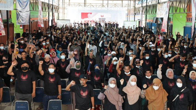 Masyarakat Kalimantan Barat yang tergabung dalam Relawan Desa untuk Ganjar (Des Ganjar) menyatakan dukungan terhadap Ganjar Pranowo maju sebagai Capres 2024, Jumat (13/5/2022). Foto: Dok. Istimewa