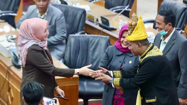 Foto: Suasana Pelantikan Saiful Bahri Sebagai Ketua DPR Aceh (44701)
