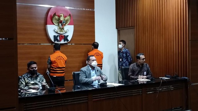 Konferensi Pers Penahanan Wali Kota Ambon Richard Louhenapessy Terkait Dugaan Suap Perizinan Usaha Retail di KPK, Jakarta pada Jumat (13/5/2022). Foto: Aprilandika Pratama/kumparan