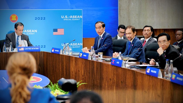 Presiden Joko Widodo hadiri pertemuan para pemimpin negara-negara ASEAN dengan Wakil Presiden AS Kamala Harris di Departemen Luar Negeri AS, Washington DC, Jumat (13/5/2022). Foto: Laily Rachev/Biro Pers Sekretariat Presiden
