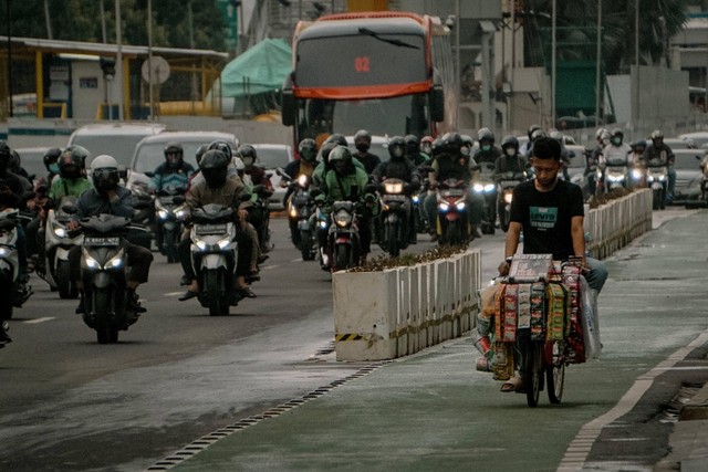 Esai Foto: Segelas Kopi Starling untuk Kebahagiaan Warga Jakarta (15909)
