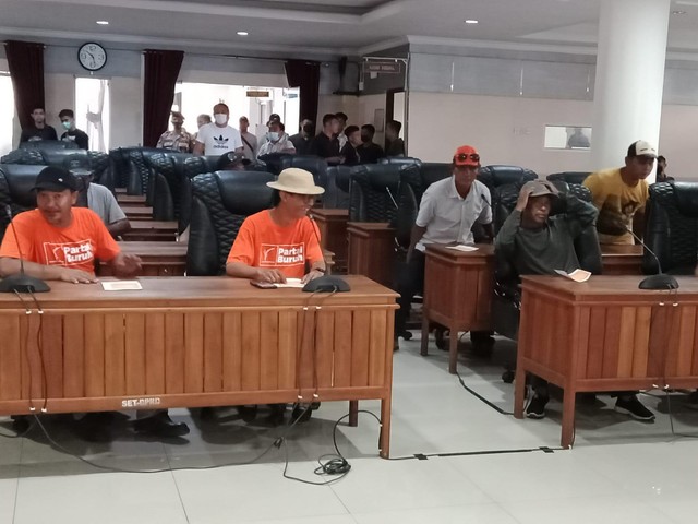 Massa Buruh Audiensi ke DPRD Sintang, Desak Setop Kriminalisasi Petani (74326)