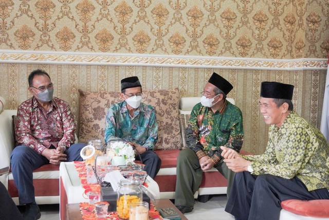 Rektor Unikama bersama rombongan diterima para pimpinan SKM Nusa Poncokusumo. dok