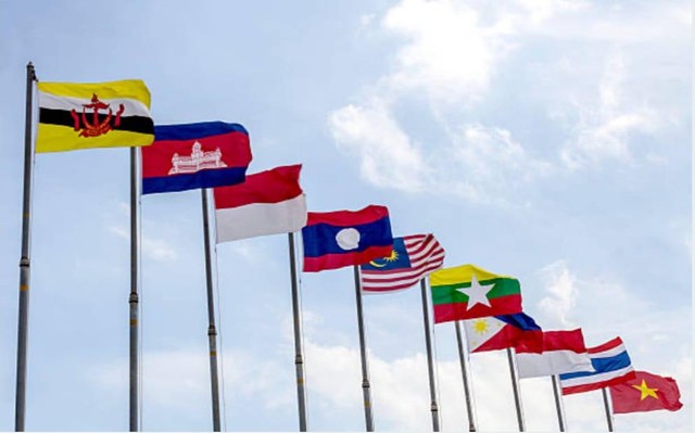 https://www.istockphoto.com/id/foto/bendera-nasional-negara-negara-anggota-aec-komunitas-ekonomi-asean-gm502301813-43740218