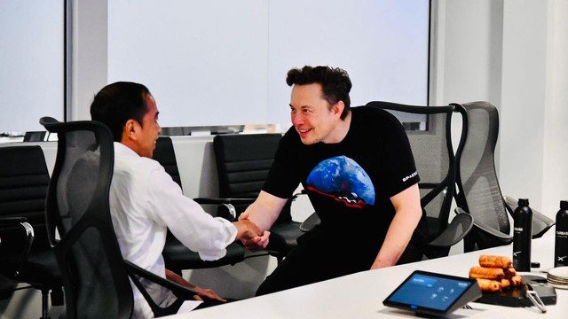 Foto: Momen Jokowi Temui Elon Musk saat Berkunjung ke SpaceX di AS (577192)