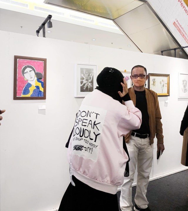 Melihat Pameran Gambar dari Seniman Seni Rupa Kalbar di Singkawang (10996)